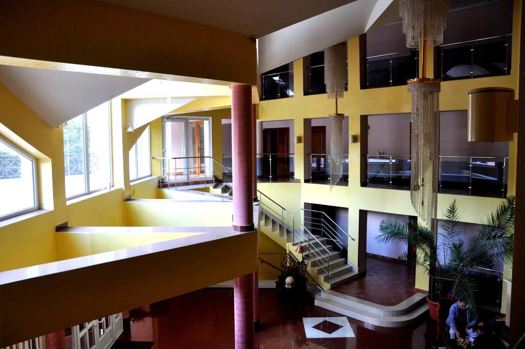 Sonyachna Polyana Hotel Exterior photo