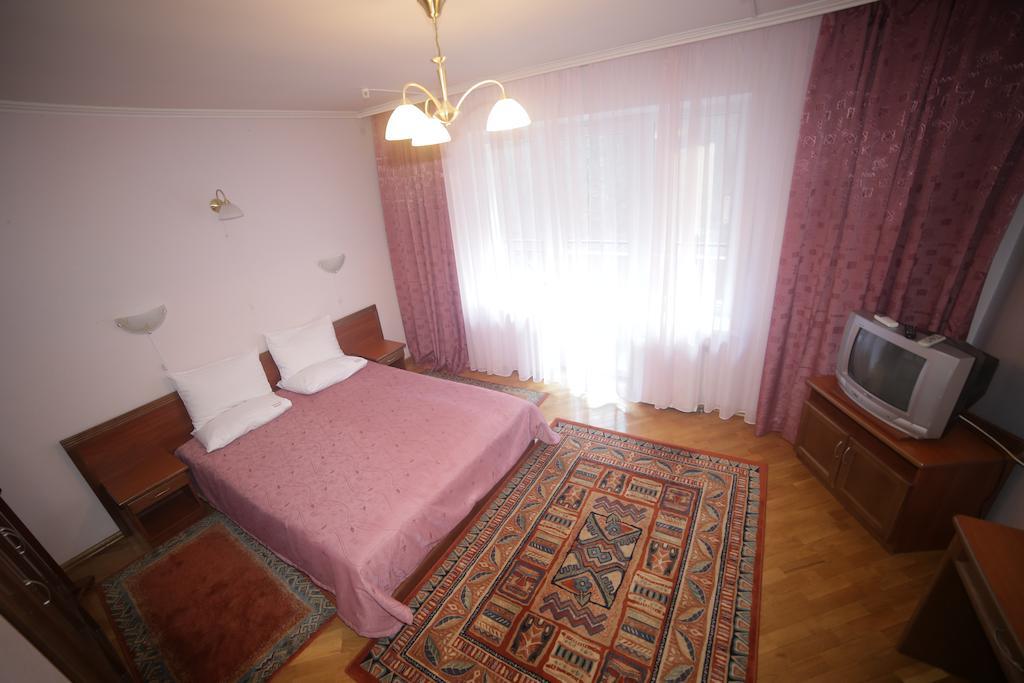 Sonyachna Polyana Hotel Room photo